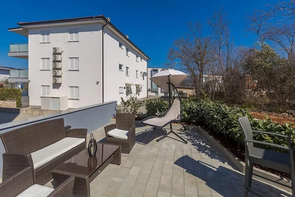 Apartments Laganini Njivice