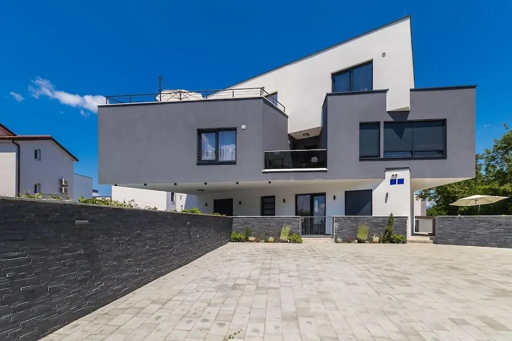 Apartments Laganini Njivice