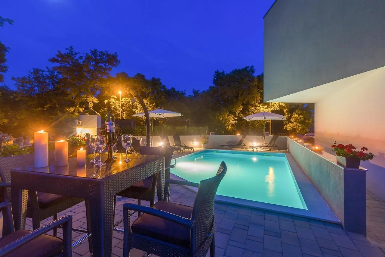 Apartments Laganini Njivice Croatia