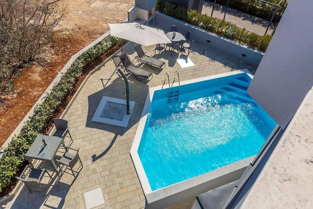 Apartments Laganini Njivice Croatia