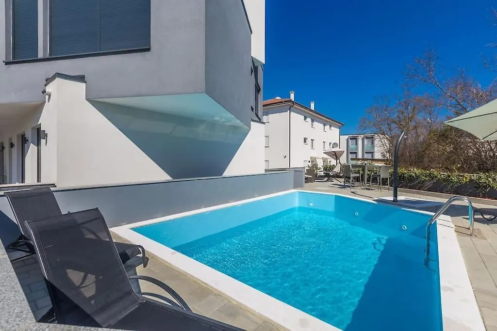 Apartments Laganini Njivice Croatia